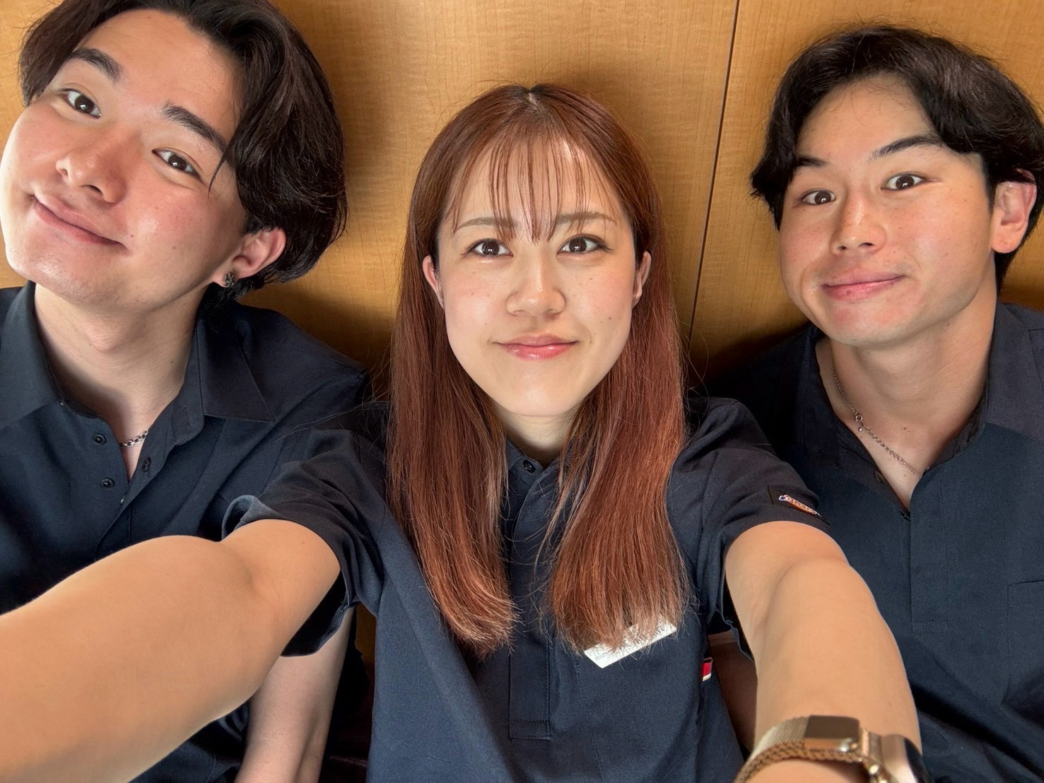 笑顔で並ぶマイロードグループのメンバー
